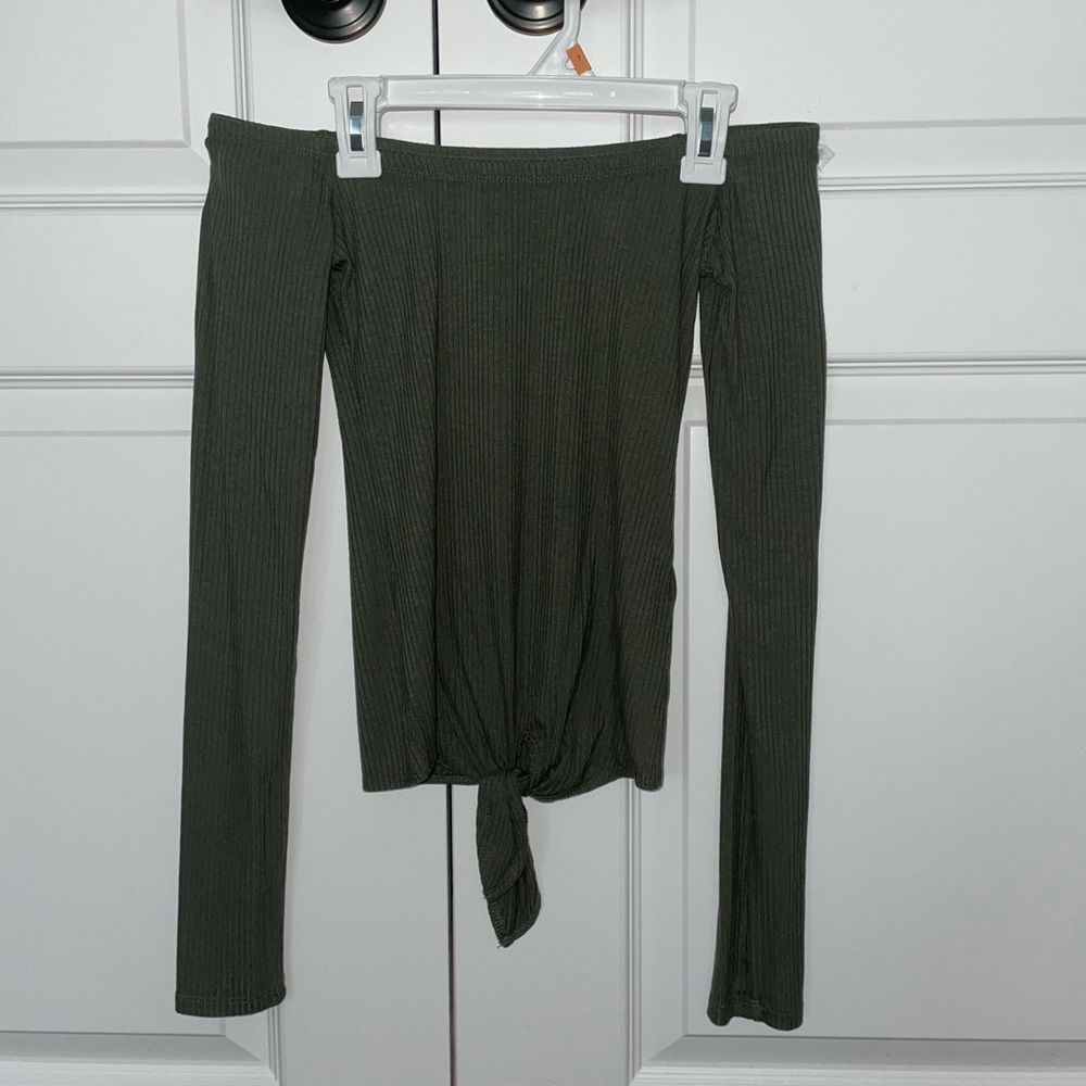 green across the shoulder hollister top with knot